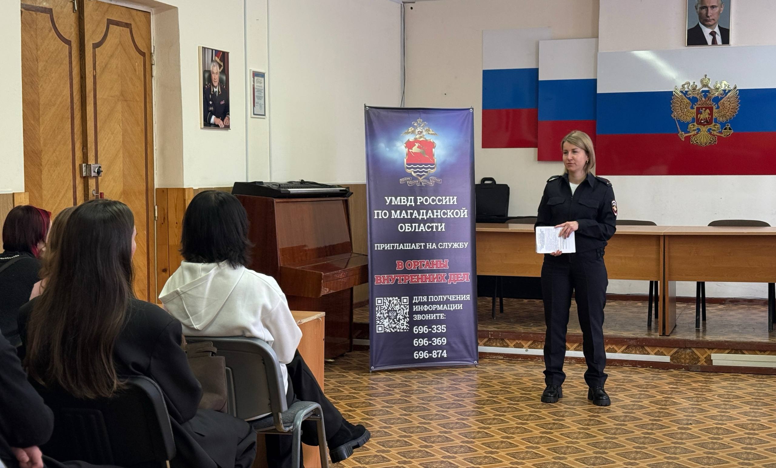 О том, как поступить в ведомственные вузы системы МВД России, ребят проинформировала специалист отдела профессиональной подготовки УРЛС УМВД Светлана Шорохова