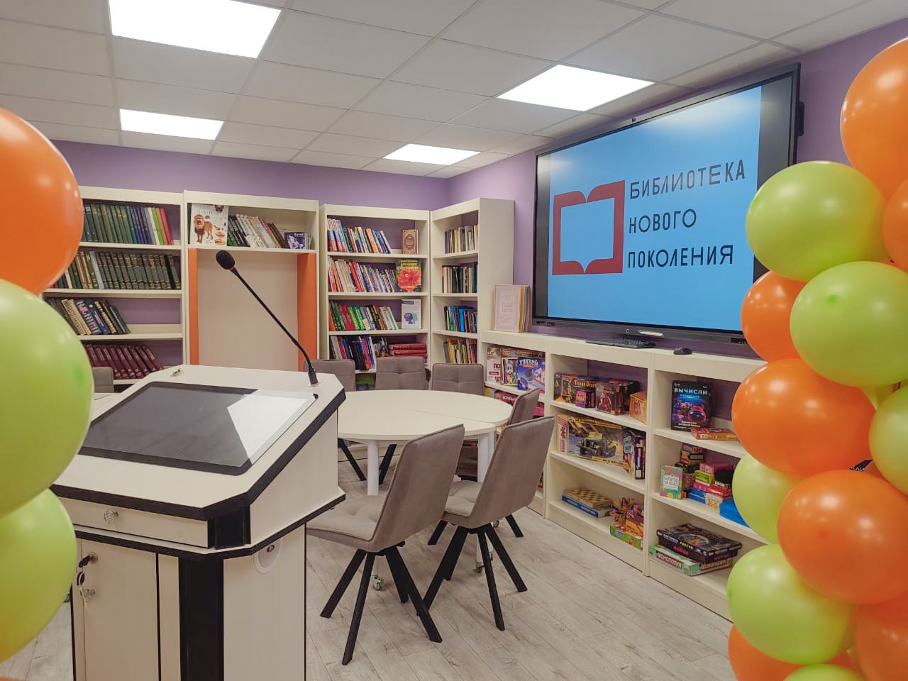 В поселке Дебин открылась модельная библиотека, созданная по федеральному проекту «Семейные ценности и инфраструктура культуры» нацпроекта «Семья», инициированного Президентом России Владимиром Путиным