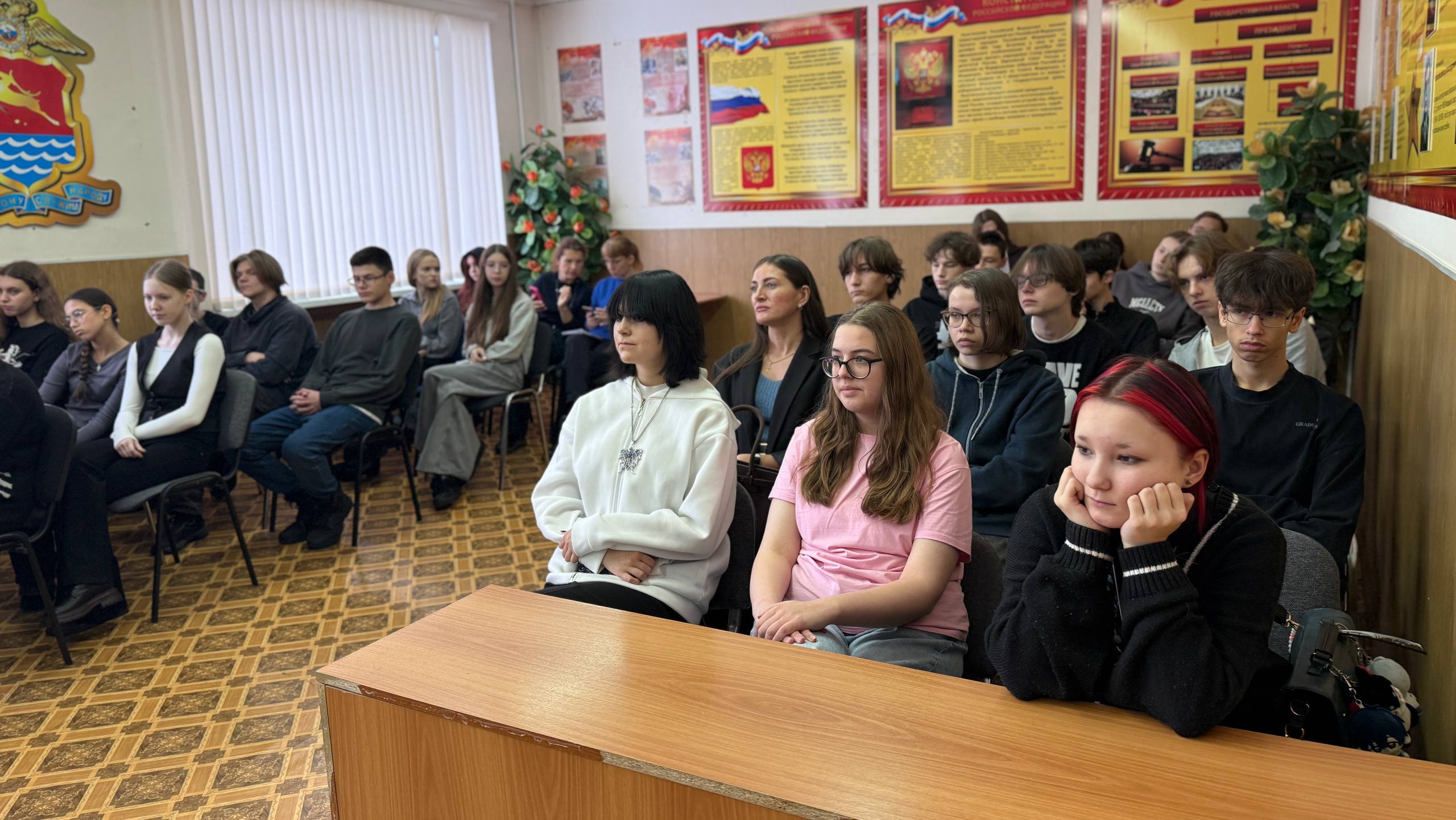 О том, как поступить в ведомственные вузы системы МВД России, ребят проинформировала специалист отдела профессиональной подготовки УРЛС УМВД Светлана Шорохова О том, как поступить в ведомственные вузы системы МВД России, ребят проинформировала специалист отдела профессиональной подготовки УРЛС УМВД Светлана Шорохова