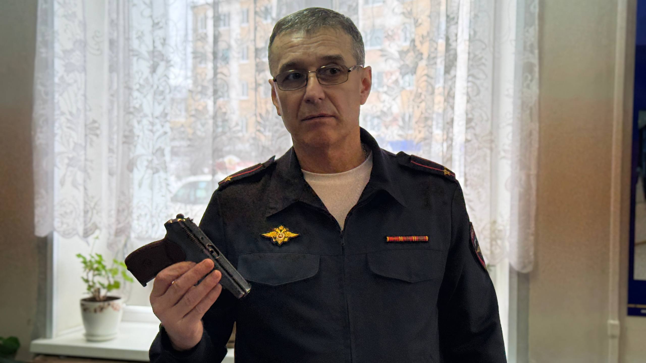 В Магадане в преддверии Дня сотрудника органов внутренних дел активисты молодежной организации «Движение Первых» побывали в Центре профессиональной подготовки регионального УМВД, где познакомились работой полицейских В Магадане в преддверии Дня сотрудника органов внутренних дел активисты молодежной организации «Движение Первых» побывали в Центре профессиональной подготовки регионального УМВД, где познакомились работой полицейских