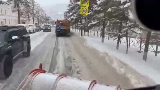 Городские службы продолжают убирать Магадан от снежных образований