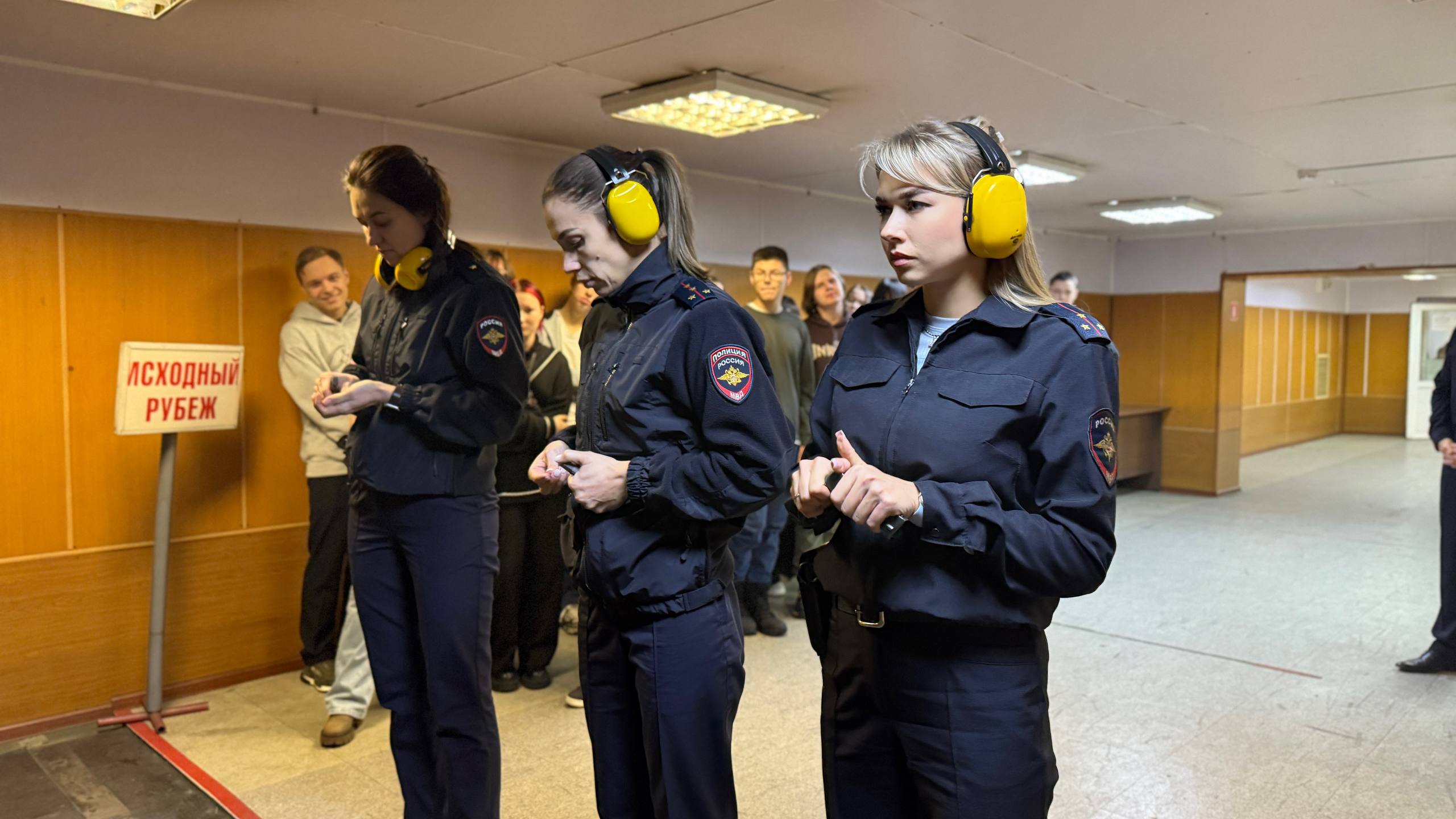 О том, как поступить в ведомственные вузы системы МВД России, ребят проинформировала специалист отдела профессиональной подготовки УРЛС УМВД Светлана Шорохова О том, как поступить в ведомственные вузы системы МВД России, ребят проинформировала специалист отдела профессиональной подготовки УРЛС УМВД Светлана Шорохова