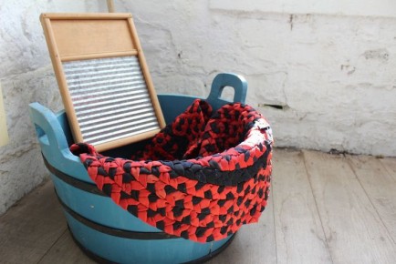 Как постирать цветное: 4 совета, чтобы не полиняла ткань