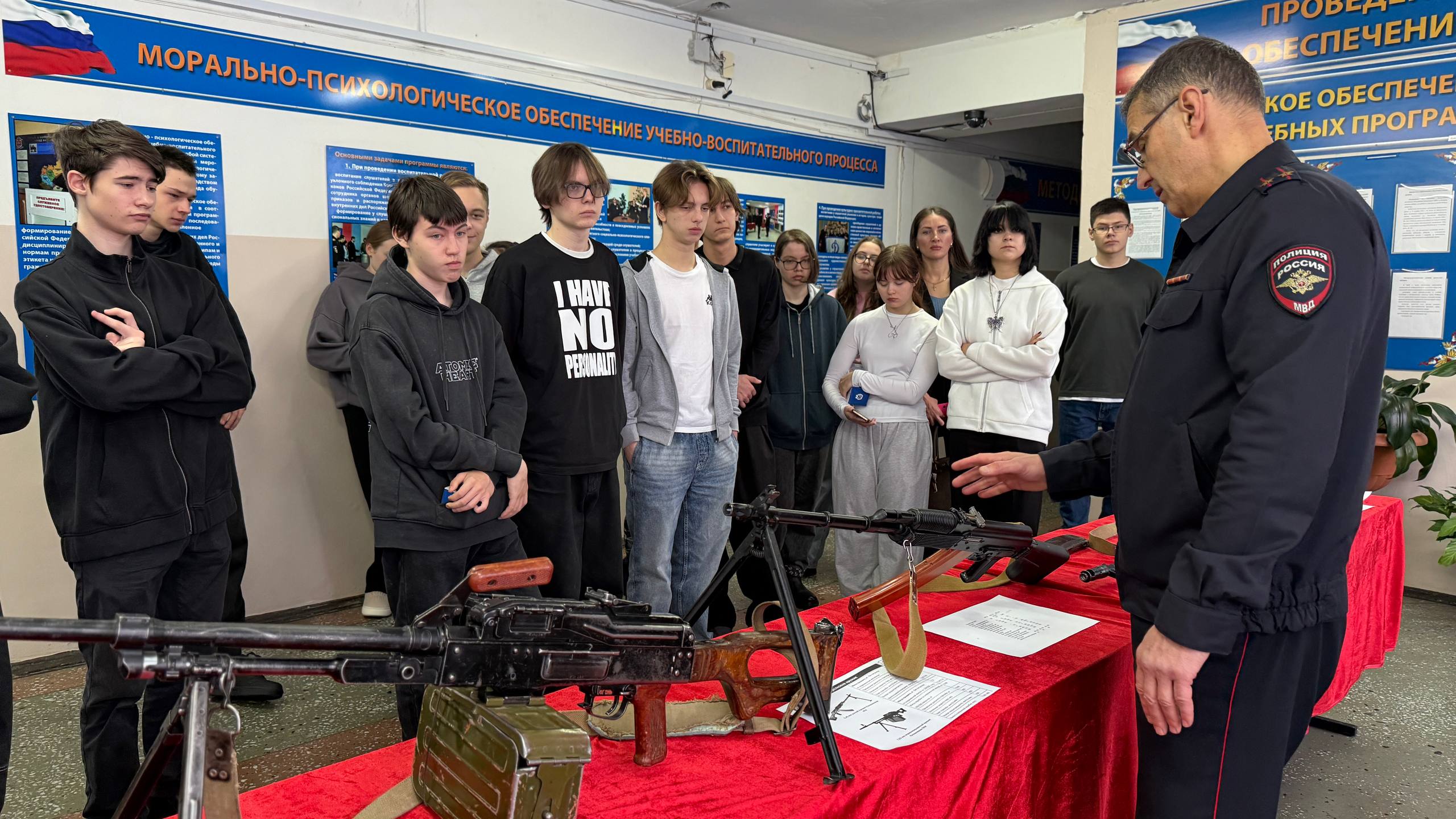 В Магадане в преддверии Дня сотрудника органов внутренних дел активисты молодежной организации «Движение Первых» побывали в Центре профессиональной подготовки регионального УМВД, где познакомились работой полицейских В Магадане в преддверии Дня сотрудника органов внутренних дел активисты молодежной организации «Движение Первых» побывали в Центре профессиональной подготовки регионального УМВД, где познакомились работой полицейских
