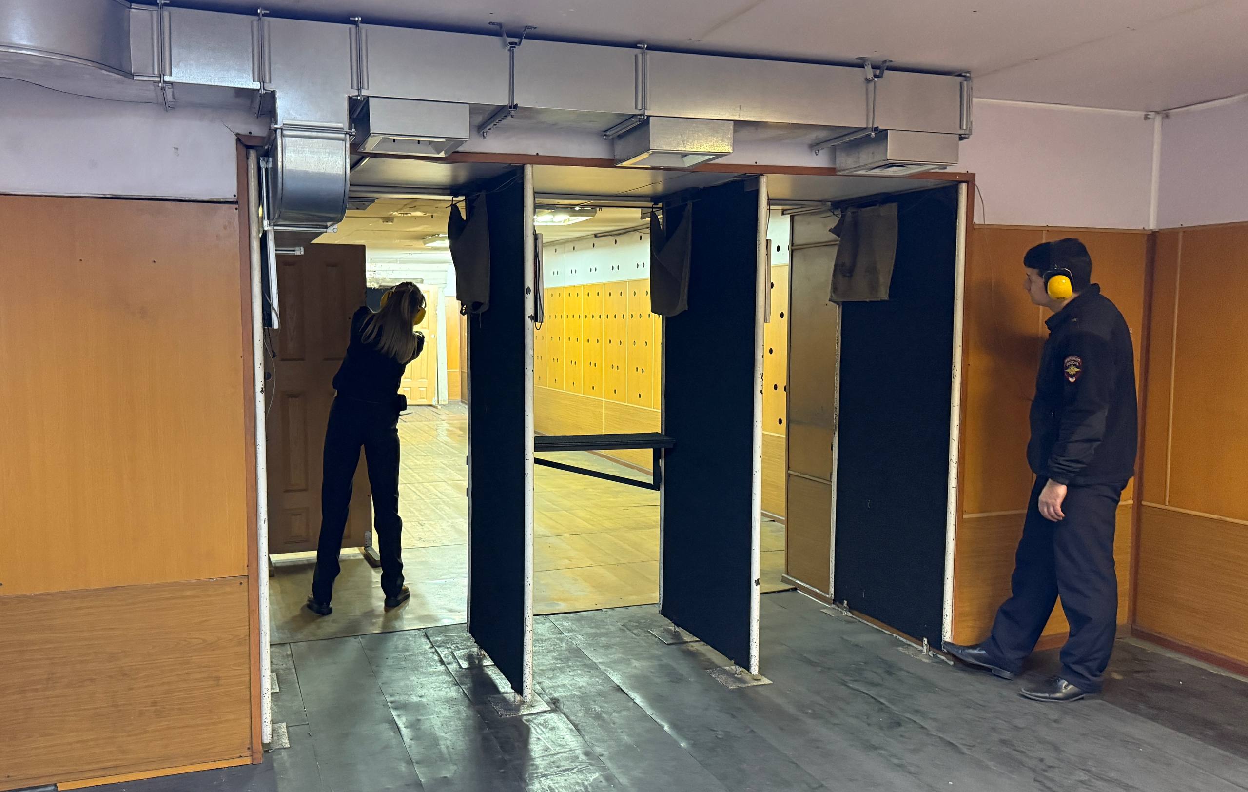 О том, как поступить в ведомственные вузы системы МВД России, ребят проинформировала специалист отдела профессиональной подготовки УРЛС УМВД Светлана Шорохова О том, как поступить в ведомственные вузы системы МВД России, ребят проинформировала специалист отдела профессиональной подготовки УРЛС УМВД Светлана Шорохова