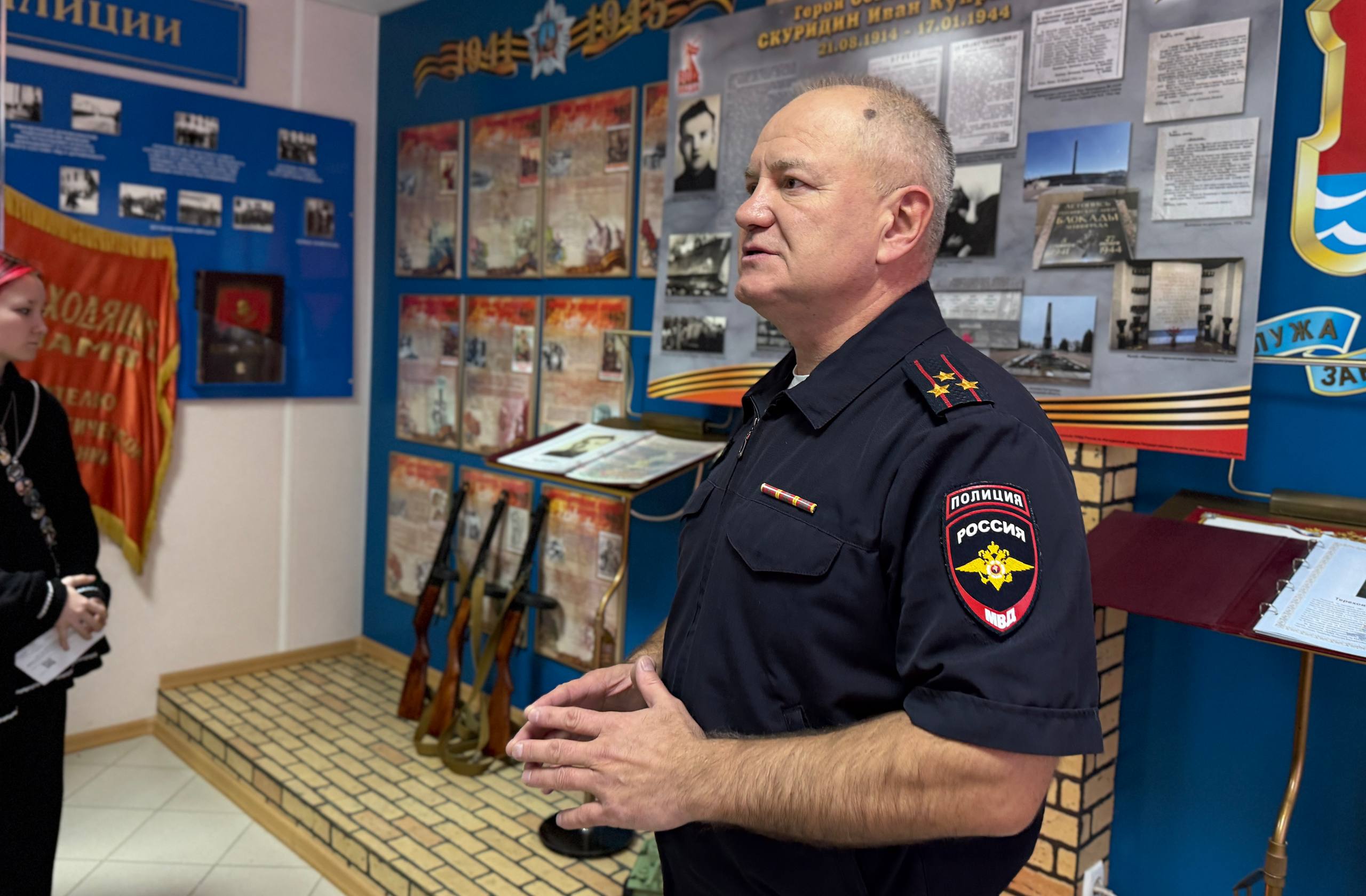 В Магадане в преддверии Дня сотрудника органов внутренних дел активисты молодежной организации «Движение Первых» побывали в Центре профессиональной подготовки регионального УМВД, где познакомились работой полицейских В Магадане в преддверии Дня сотрудника органов внутренних дел активисты молодежной организации «Движение Первых» побывали в Центре профессиональной подготовки регионального УМВД, где познакомились работой полицейских