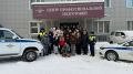 В Магадане в преддверии Дня сотрудника органов внутренних дел активисты молодежной организации «Движение Первых» побывали в Центре профессиональной подготовки регионального УМВД, где познакомились работой полицейских