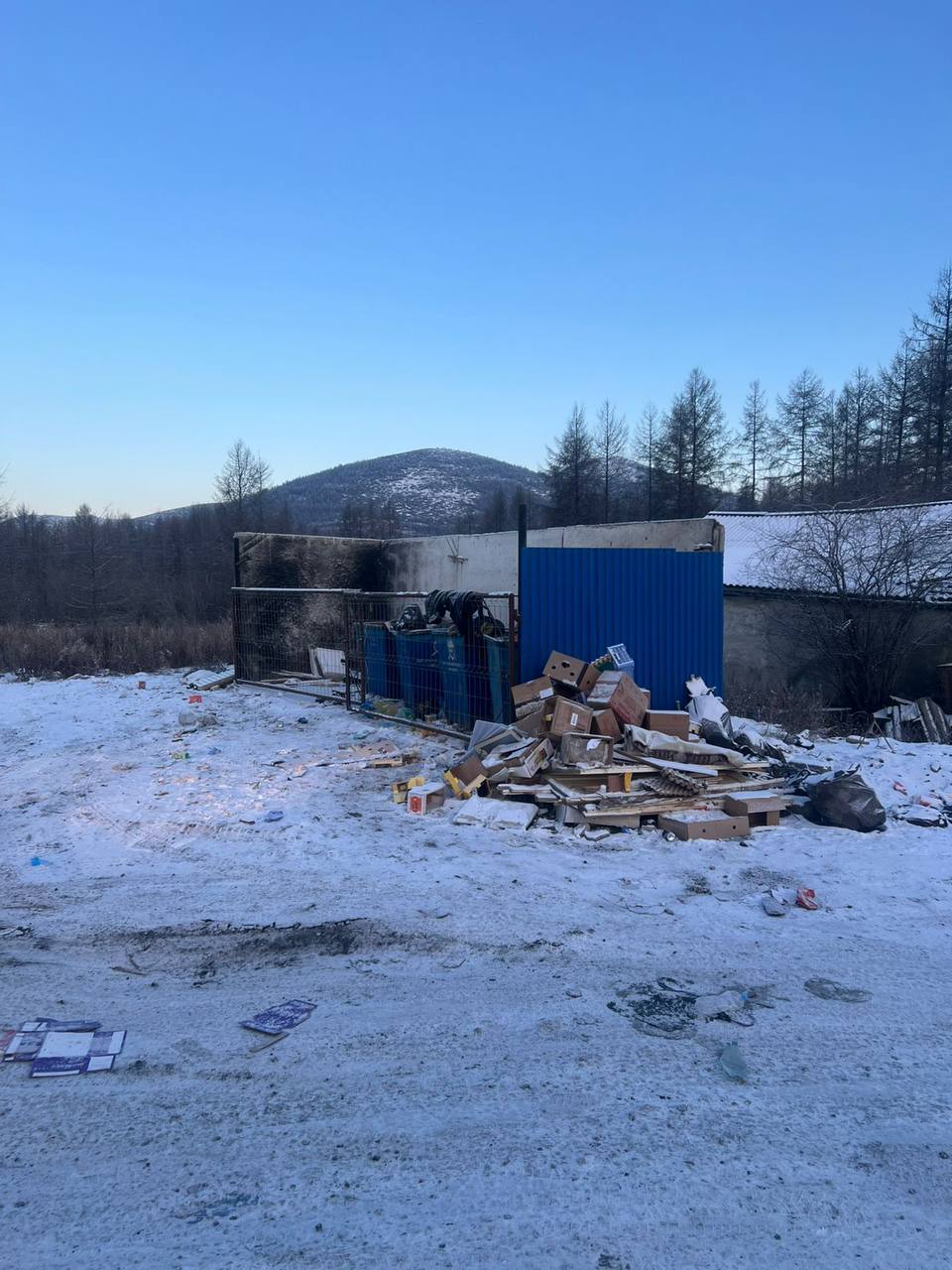 Сусуманский региональный оператор расчистил площадки для сбора коммунальных отходов в Сусумане Сусуманский региональный оператор расчистил площадки для сбора коммунальных отходов в Сусумане