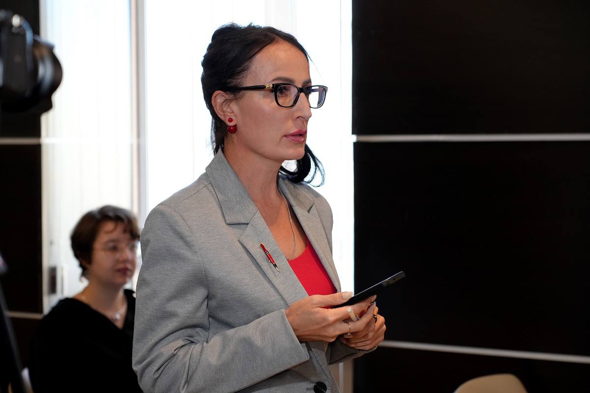 В ходе пресс-конференции начальник УМВД также подробно рассказал о декриминализации ведущих бюджетообразующих отраслей: рыбо- и золотодобычи и привел ряд резонансных примеров В ходе пресс-конференции начальник УМВД также подробно рассказал о декриминализации ведущих бюджетообразующих отраслей: рыбо- и золотодобычи и привел ряд резонансных примеров