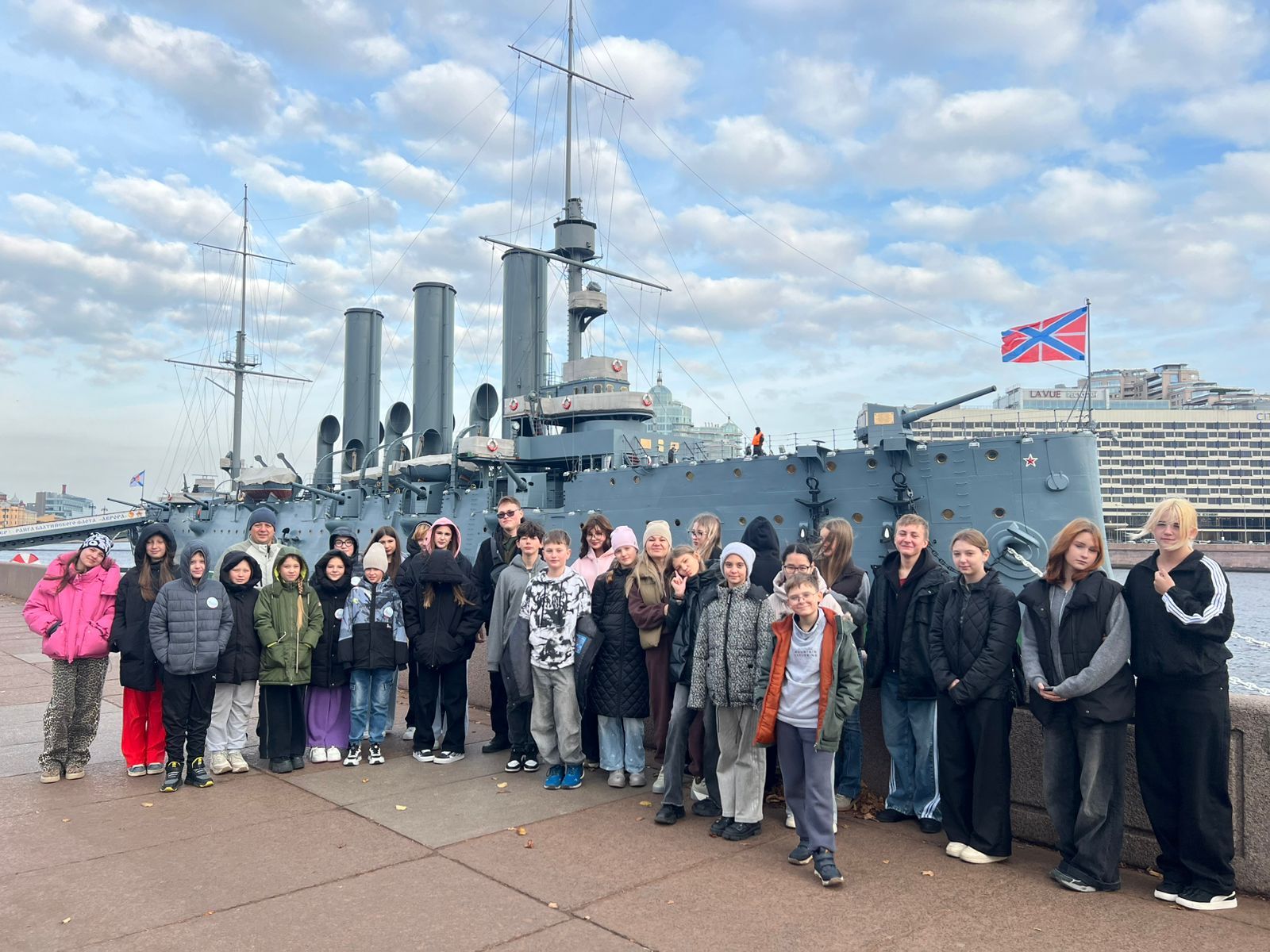 27 школьников из поселков Ягодное и Палатка, города Магадана побывали в Санкт-Петербурге по культурно-просветительской программе «Моя Россия – град Петров» 27 школьников из поселков Ягодное и Палатка, города Магадана побывали в Санкт-Петербурге по культурно-просветительской программе «Моя Россия – град Петров»