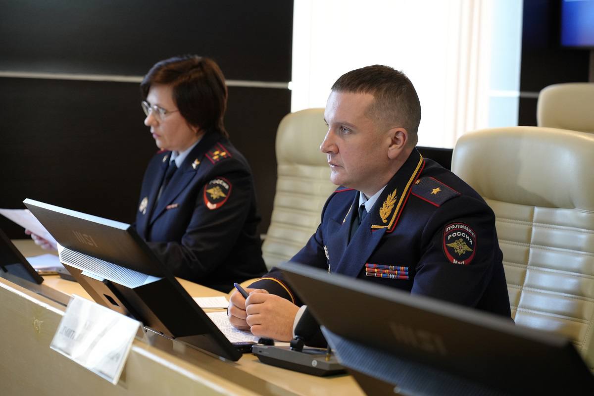 В ходе пресс-конференции начальник УМВД также подробно рассказал о декриминализации ведущих бюджетообразующих отраслей: рыбо- и золотодобычи и привел ряд резонансных примеров В ходе пресс-конференции начальник УМВД также подробно рассказал о декриминализации ведущих бюджетообразующих отраслей: рыбо- и золотодобычи и привел ряд резонансных примеров