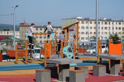 Дорогие магаданцы!. Вы замечали, как много у нас мест, которые могли бы стать уютнее? Хотите новую детскую площадку, сквер с лавочками, спортивную зону или культурный проект? Расскажите нам — и давайте делать город лучше...