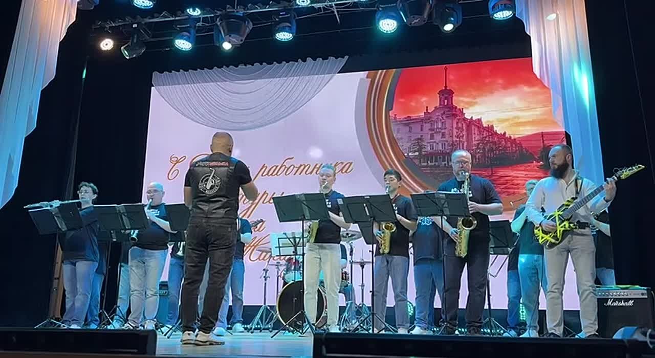 Лариса Поликанова: Сегодня мы поздравляем людей, которые превращают будни в праздники, а повседневность — в маленькое чудо, с Днём работника культуры Магадана!