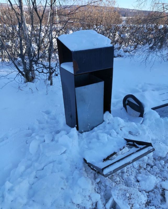 Внимание, горожане!. На велодорожке на улице Набережной реки Магаданки (от моста у Соборного кольца) демонтировано шесть урн