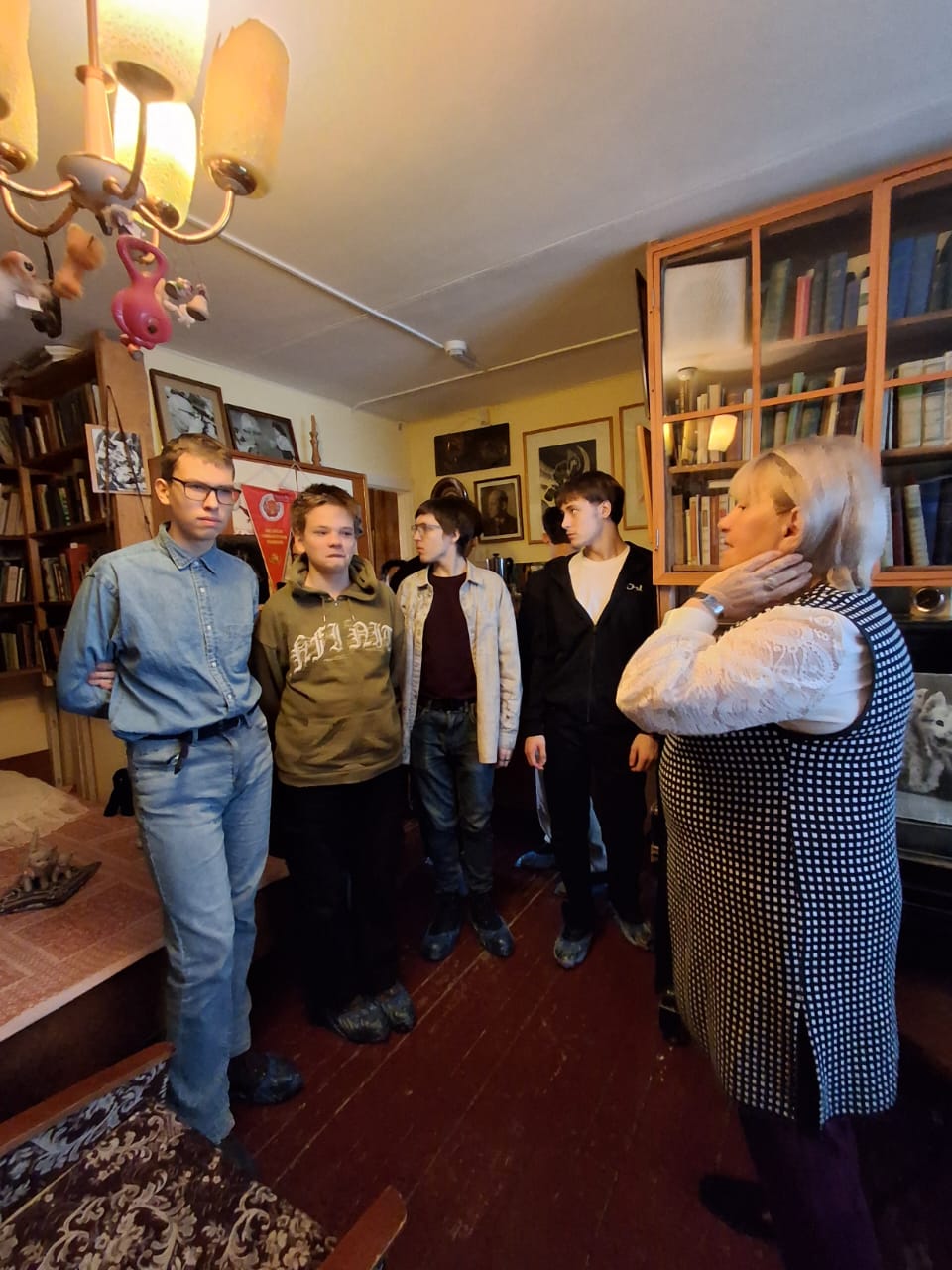 Студенты Магаданского политехнического техникума посетили музей Вадима Алексеевича Козина Студенты Магаданского политехнического техникума посетили музей Вадима Алексеевича Козина