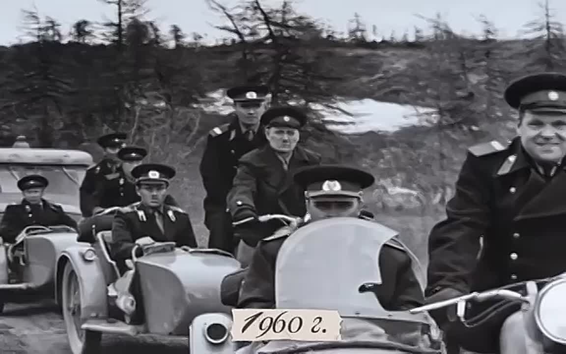 В преддверии Дня сотрудника органов внутренних с помощью нейросетей мы решили оживить архивные фотокарточки