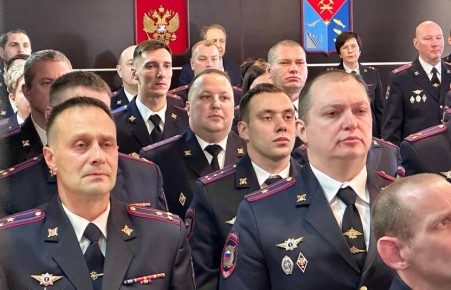 Сергей Носов: Поздравил с праздником и вручил награды личному составу УМВД России по Магаданской области