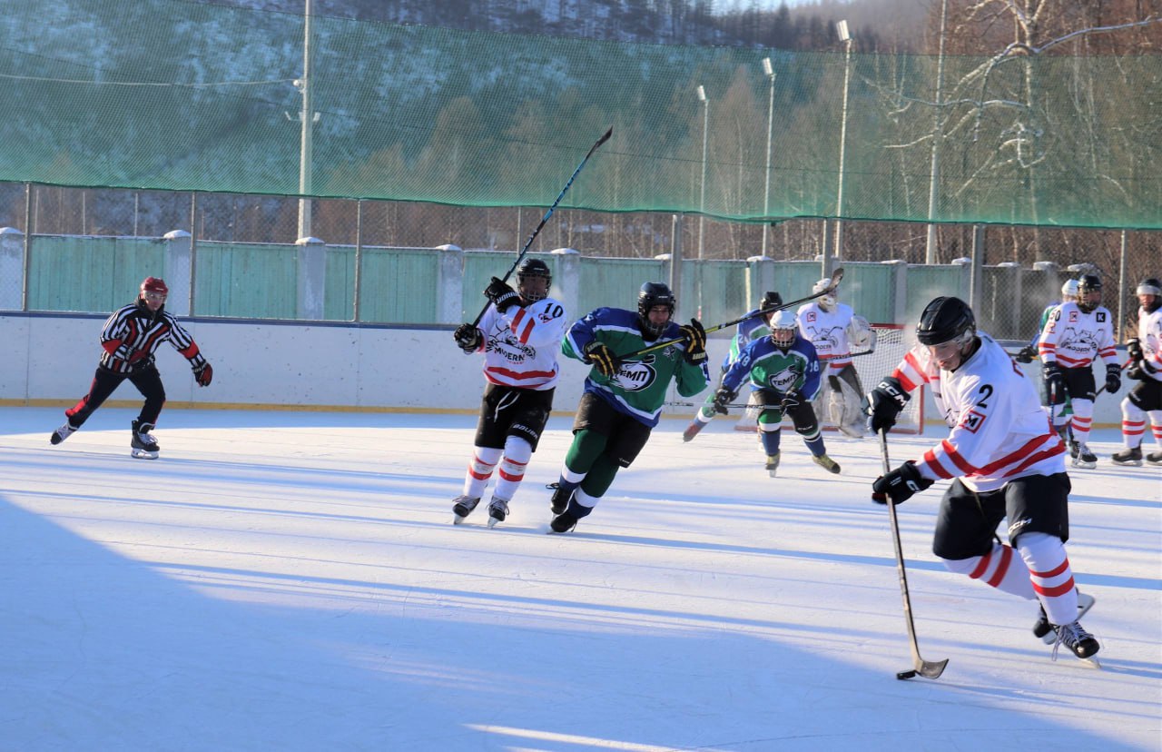 Колымские хоккеисты выявили сильнейших на традиционном турнире «Северное сияние» в Усть-Омчуге Колымские хоккеисты выявили сильнейших на традиционном турнире «Северное сияние» в Усть-Омчуге