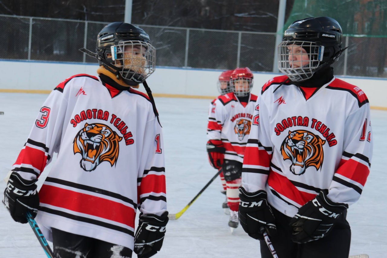 Колымские хоккеисты выявили сильнейших на традиционном турнире «Северное сияние» в Усть-Омчуге Колымские хоккеисты выявили сильнейших на традиционном турнире «Северное сияние» в Усть-Омчуге