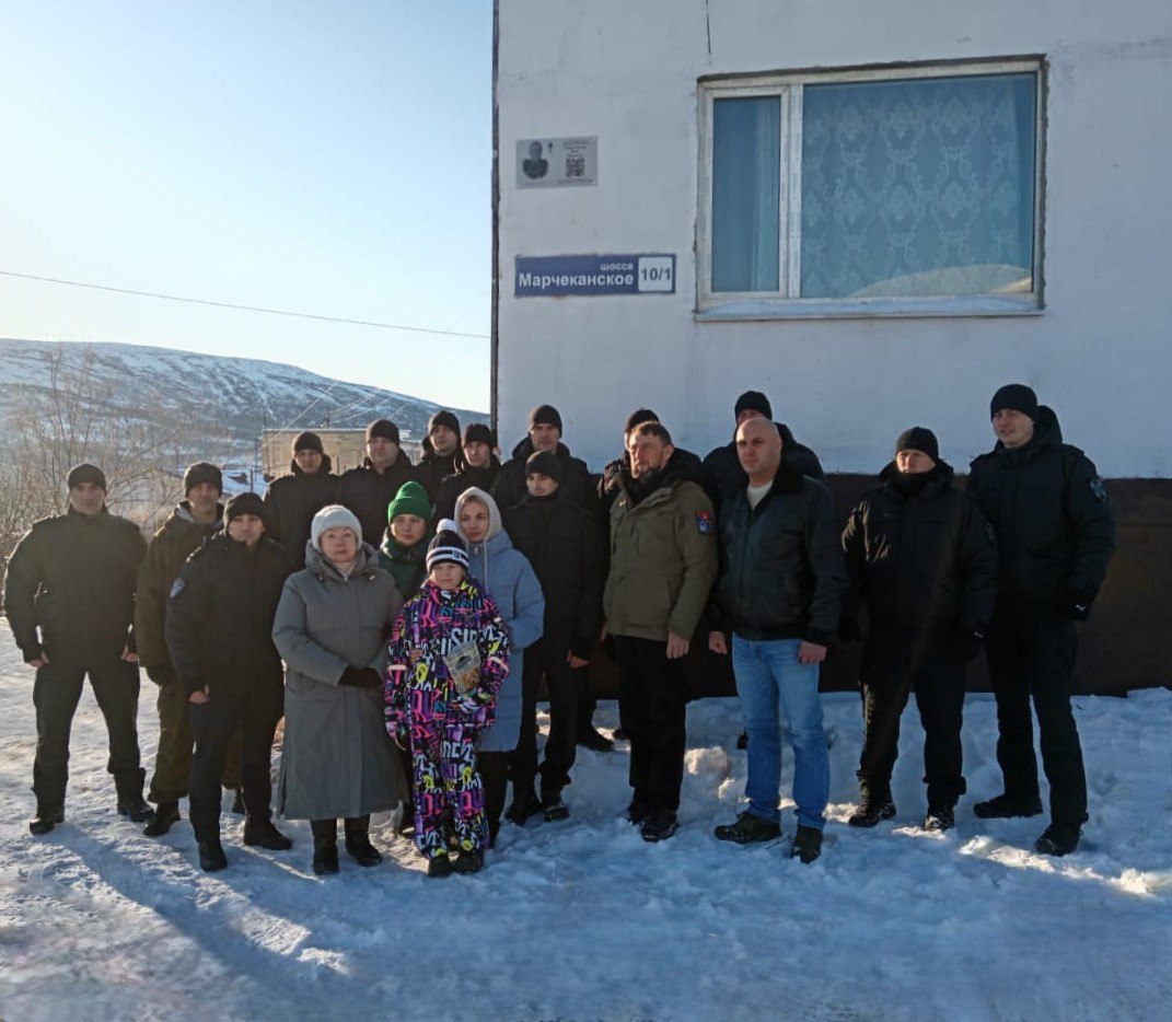 Информационную табличку, посвященную герою СВО Олегу Кадочникову открыли в Магадане Информационную табличку, посвященную герою СВО Олегу Кадочникову открыли в Магадане