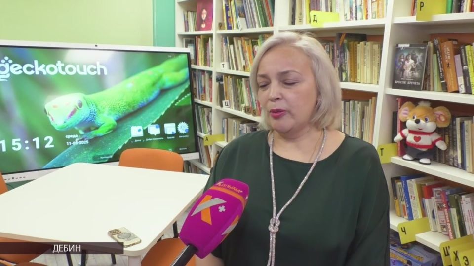 В колымском поселке Дебин появилась современная библиотека