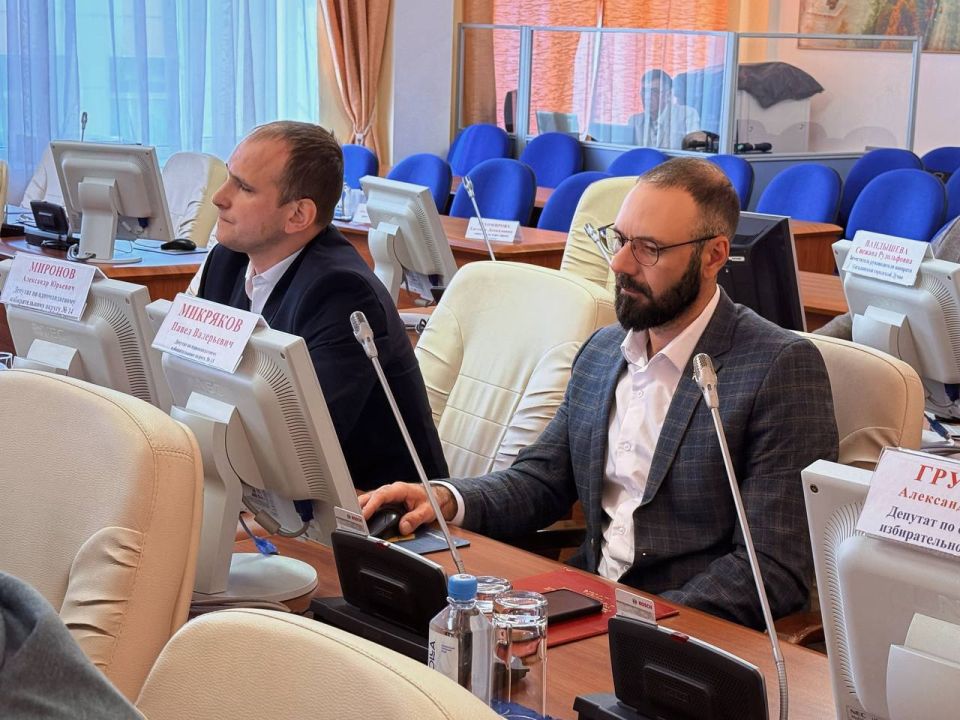 Курсант программы «СВОи Герои 49» депутат Павел Микряков участвовал в третьем заседании гордумы Магадана
