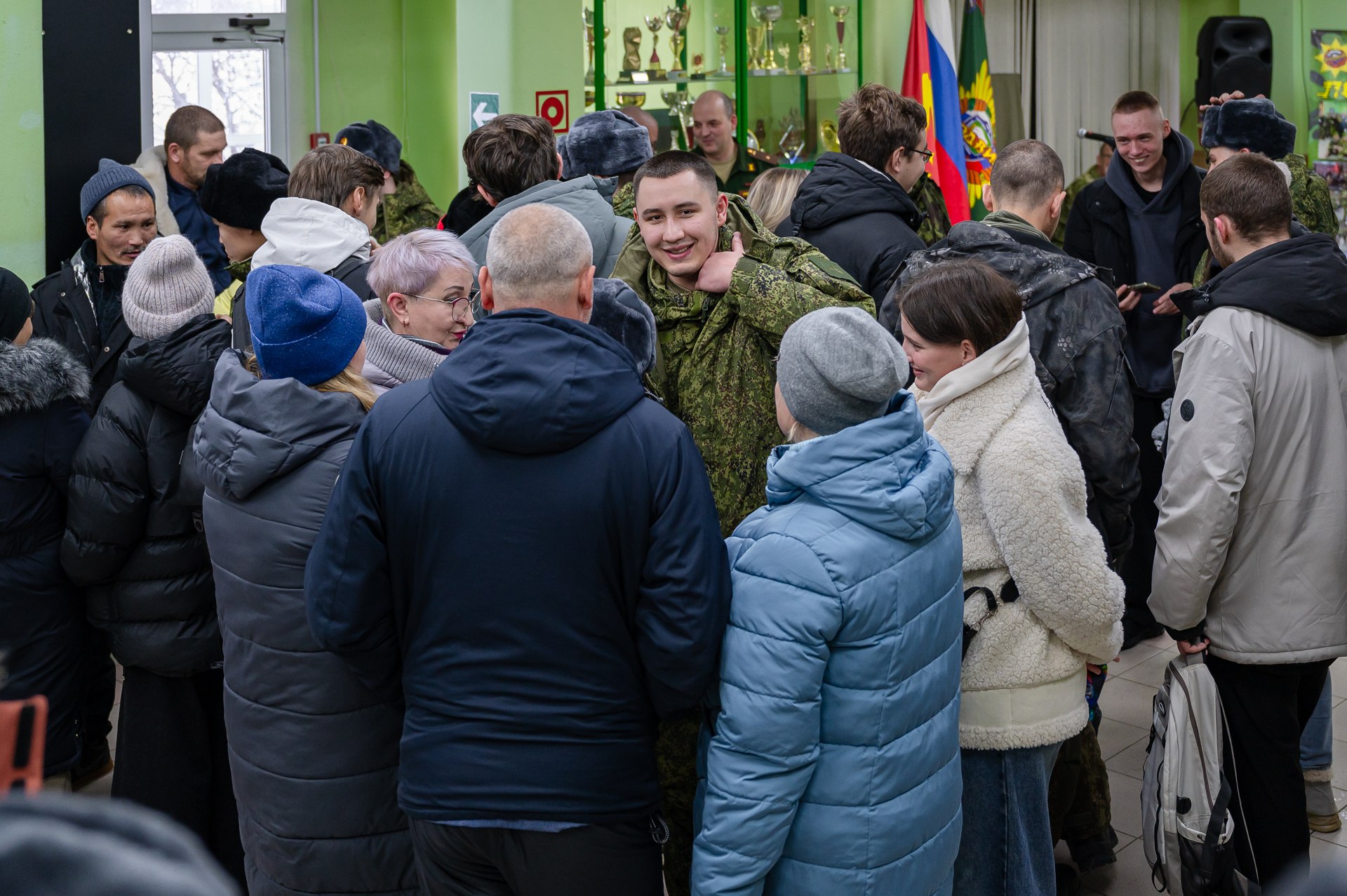 Еще одну группу новобранцев в рамках осеннего призыва-2025 проводили сегодня из Магаданского военного спортивно-технического центра «Подвиг» Еще одну группу новобранцев в рамках осеннего призыва-2025 проводили сегодня из Магаданского военного спортивно-технического центра «Подвиг»
