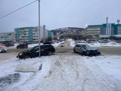 В Магадане госавтоинспекторы устанавливают обстоятельства ДТП на улице Портовой
