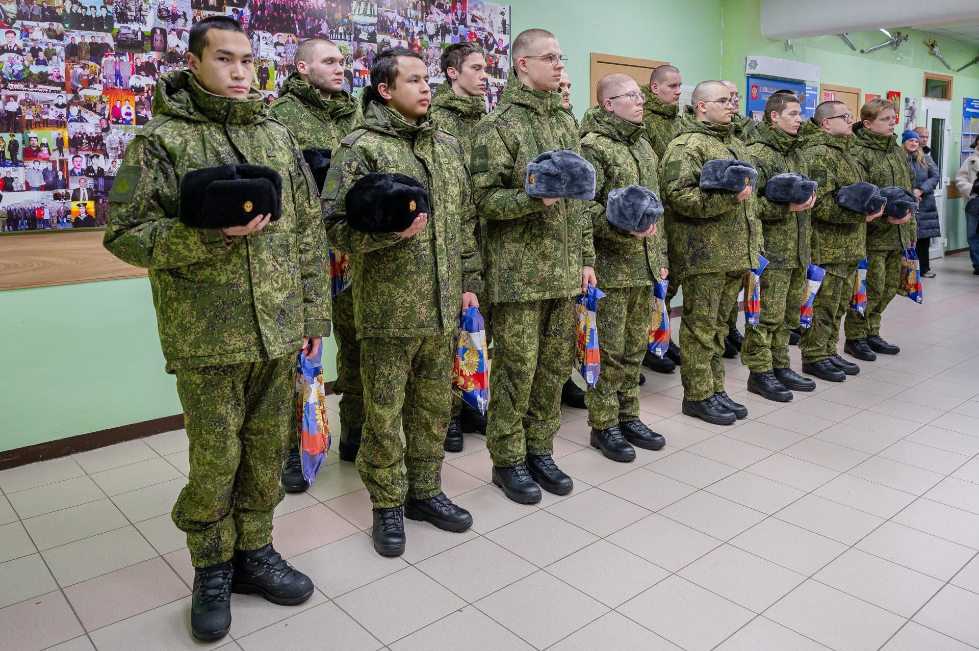 Еще одну группу новобранцев в рамках осеннего призыва-2025 проводили сегодня из Магаданского военного спортивно-технического центра «Подвиг» Еще одну группу новобранцев в рамках осеннего призыва-2025 проводили сегодня из Магаданского военного спортивно-технического центра «Подвиг»
