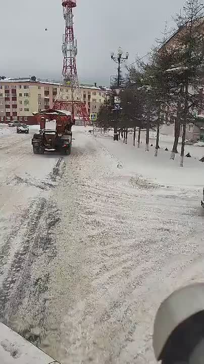 В Магадане на расширение проезжей части и тротуаров, уборку и вывоз снега, противогололедную обработку вышли 46 единиц техники ГЭЛУД и КЗХ