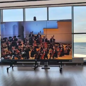 Виртуальный концертный зал открылся в магаданском центре «Премьер»