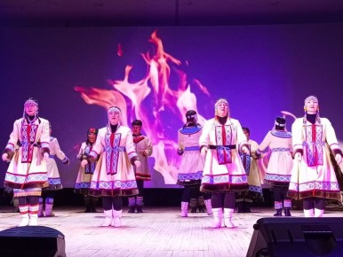 Ольский народный ансамбль «Нэлкэни» отметил 20-летие колоритным концертом