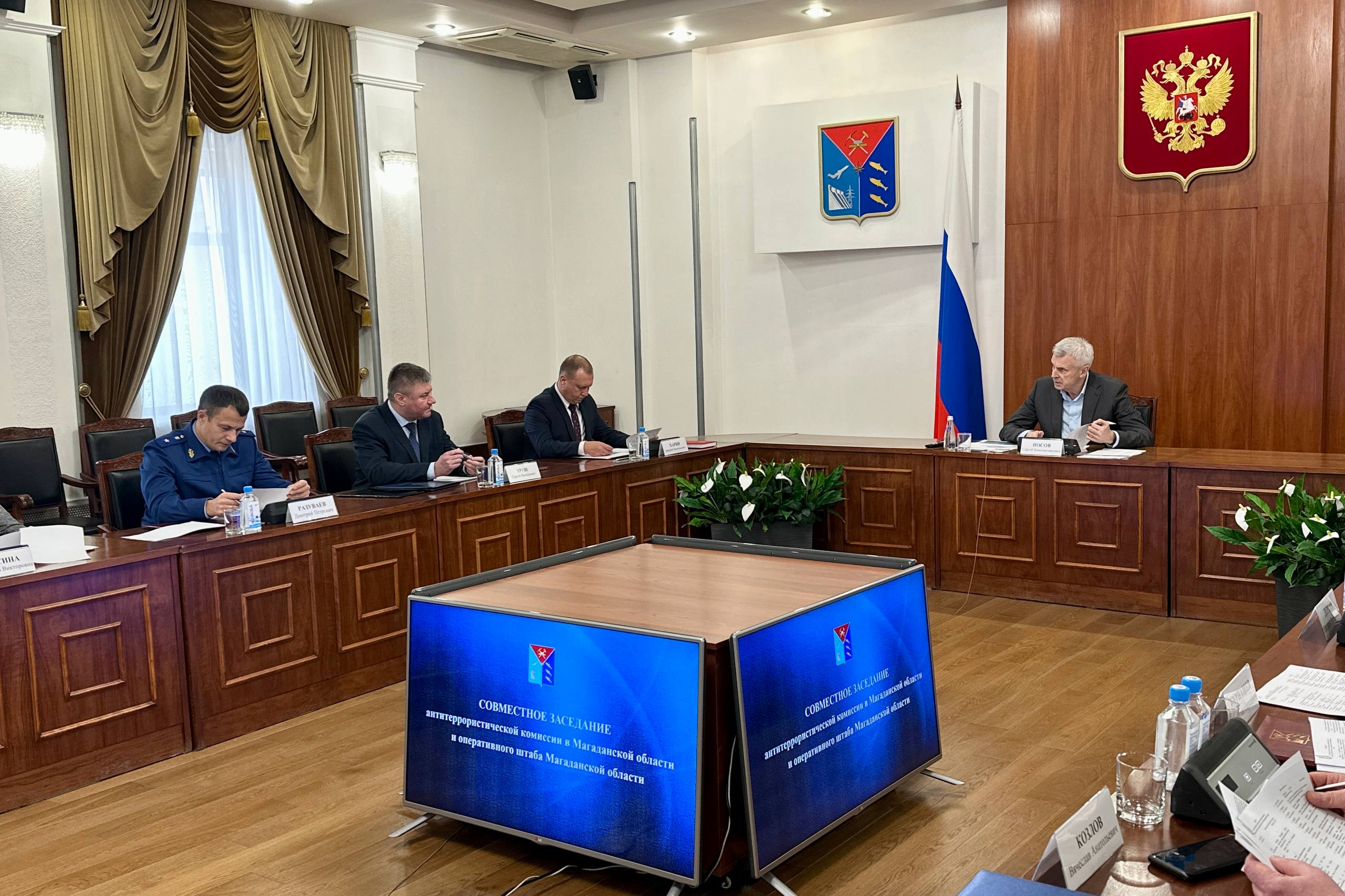 Сергей Носов: На совместном заседании антитеррористической комиссии и оперативного штаба в Магаданской области выработали дополнительные меры по обеспечению антитеррористической защищенности объектов...