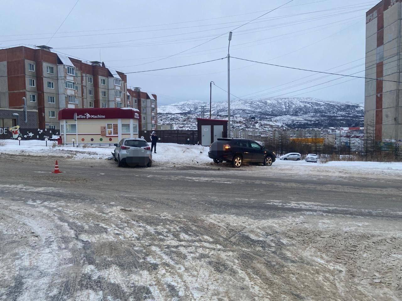 В Магадане госавтоинспекторы устанавливают обстоятельства ДТП на улице Портовой В Магадане госавтоинспекторы устанавливают обстоятельства ДТП на улице Портовой