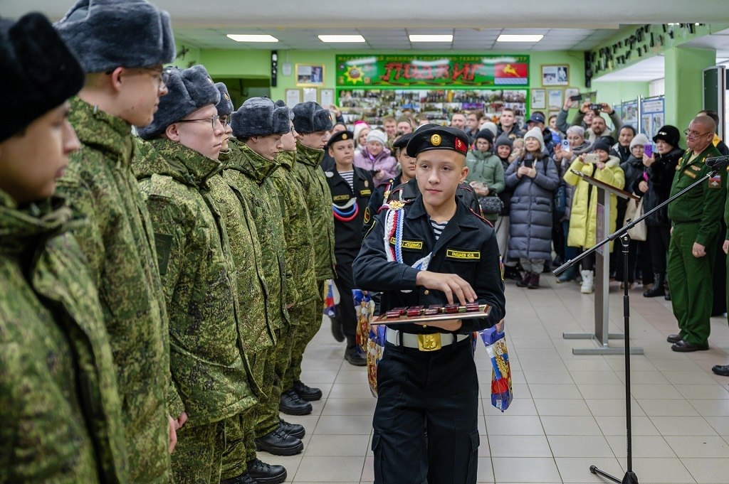 Еще одну группу новобранцев в рамках осеннего призыва-2025 проводили сегодня из Магаданского военного спортивно-технического центра «Подвиг» Еще одну группу новобранцев в рамках осеннего призыва-2025 проводили сегодня из Магаданского военного спортивно-технического центра «Подвиг»