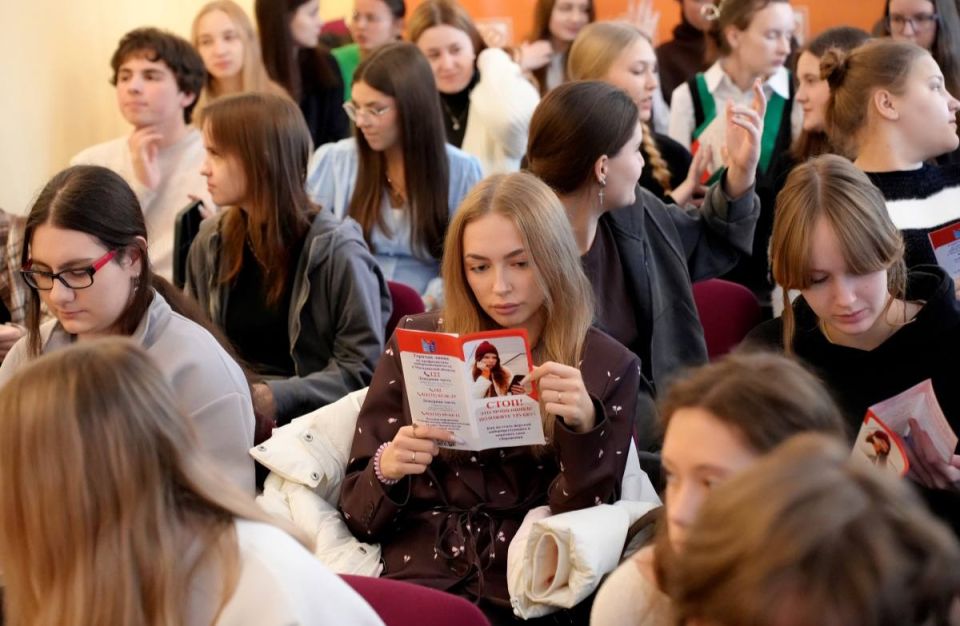 Полицейские учат магаданских студентов не попадаться на удочку мошенников в рамках «Школы информационной безопасности»