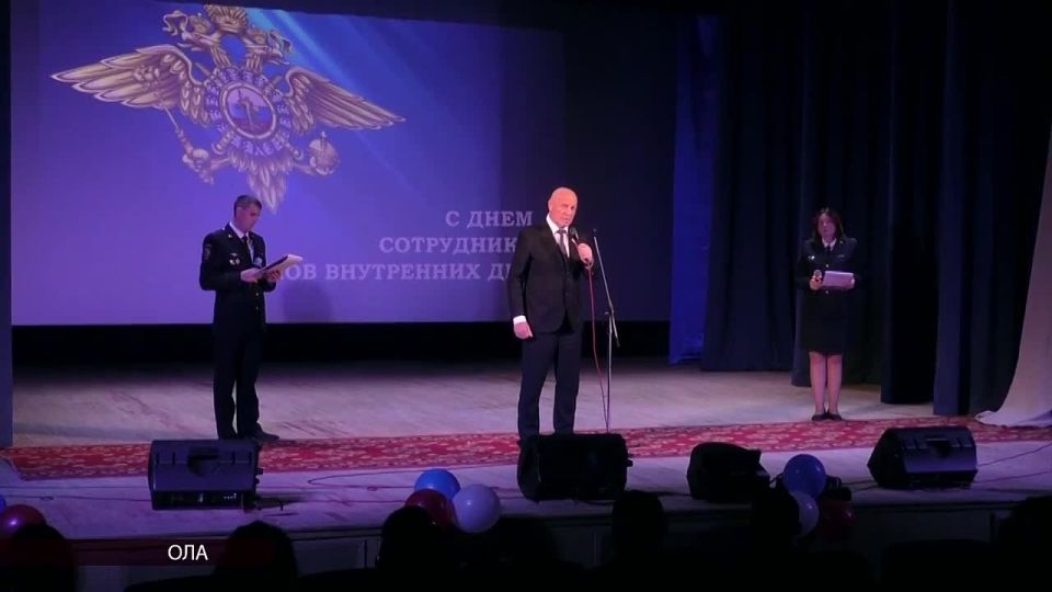 В Ольском округе сотрудников полиции поздравили с профессиональным праздником
