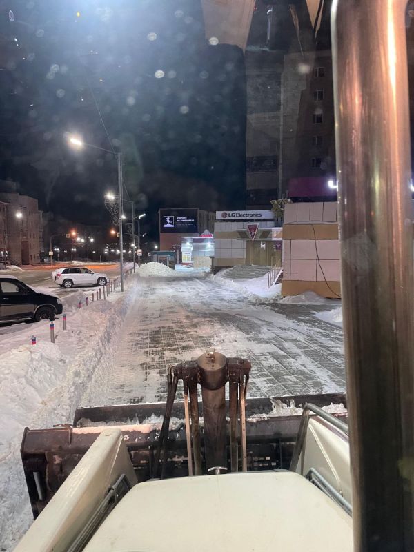 В Магадане 46 единиц техники ГЭЛУД и КЗХ расширяют проезжую часть и тротуары, вывозят снег, ведут противогололедную обработку