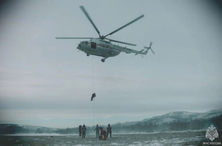 Тренировки по десантированию без парашюта провели в условиях колымской зимы для МЧС