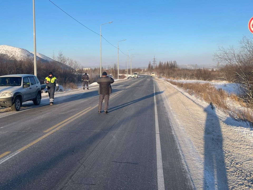 Днем 14 ноября в дежурную часть отделения МВД России «Сусуманское» поступило сообщение о ДТП на 1399 километре федеральной автодороги «Колыма»