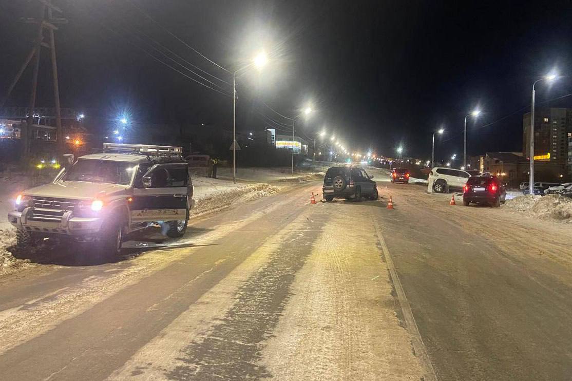 В Магадане госавтоинспекторы устанавливают обстоятельства ДТП на улице Пролетарской В Магадане госавтоинспекторы устанавливают обстоятельства ДТП на улице Пролетарской