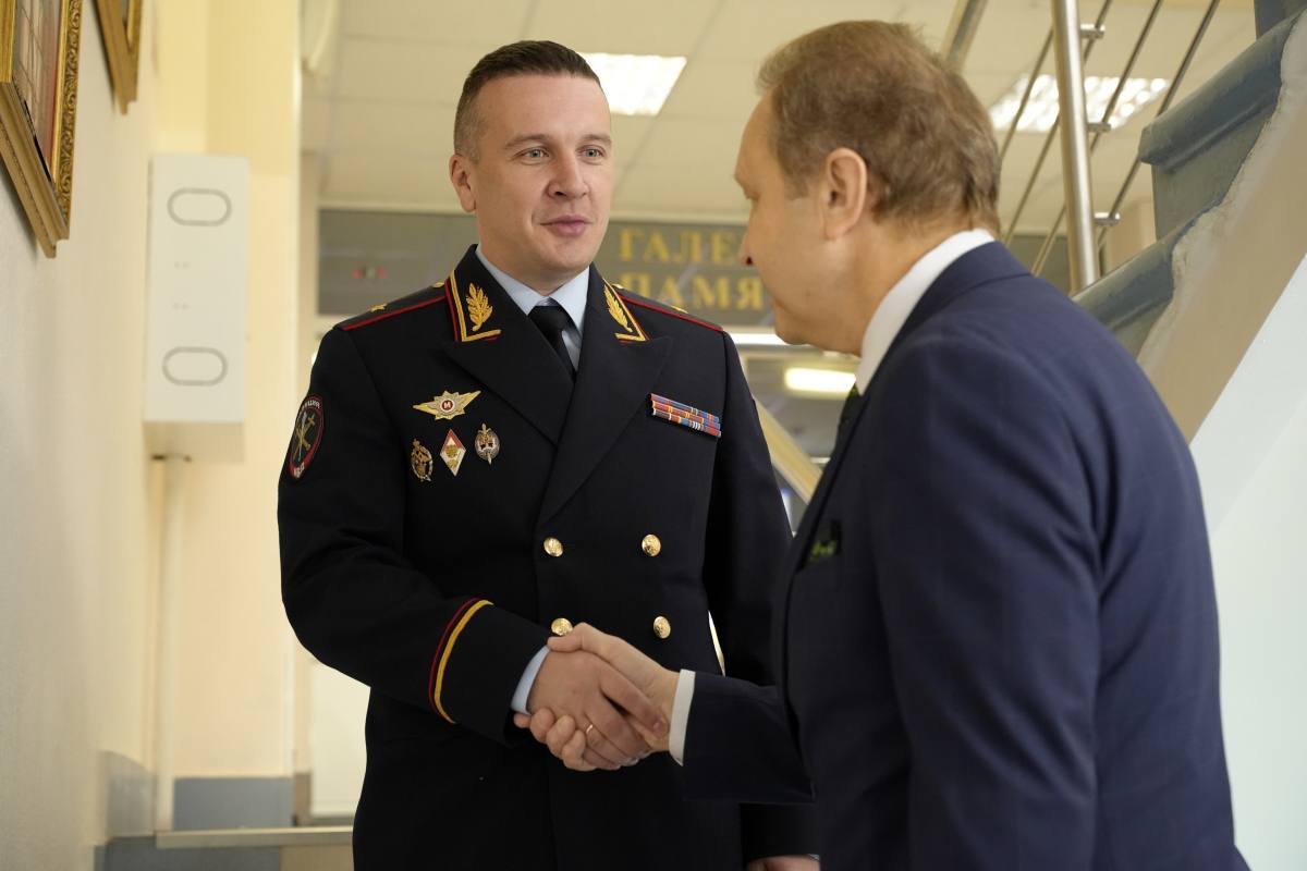 В УМВД России по Магаданской области открыта постоянная историческая экспозиция: портреты великих полководцев нашей страны В УМВД России по Магаданской области открыта постоянная историческая экспозиция: портреты великих полководцев нашей страны