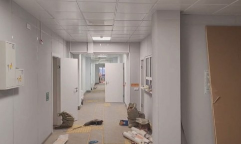 Ремонтные работы удалось расширить в районной больнице в Сеймчане