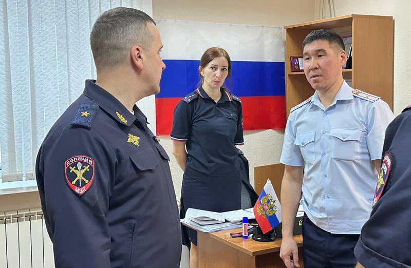 Начальник УМВД России по Магаданской области Дмитрий Князев посетил с рабочим визитом Тенькинский и Хасынский муниципальные округа Начальник УМВД России по Магаданской области Дмитрий Князев посетил с рабочим визитом Тенькинский и Хасынский муниципальные округа