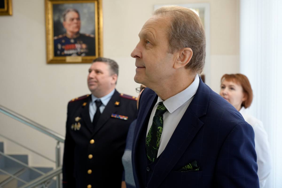 В УМВД России по Магаданской области открыта постоянная историческая экспозиция: портреты великих полководцев нашей страны В УМВД России по Магаданской области открыта постоянная историческая экспозиция: портреты великих полководцев нашей страны