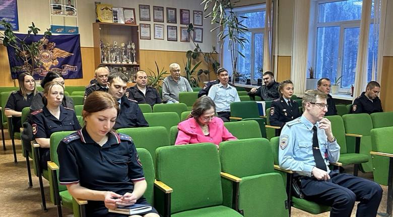 Начальник УМВД России по Магаданской области Дмитрий Князев посетил с рабочим визитом Тенькинский и Хасынский муниципальные округа Начальник УМВД России по Магаданской области Дмитрий Князев посетил с рабочим визитом Тенькинский и Хасынский муниципальные округа