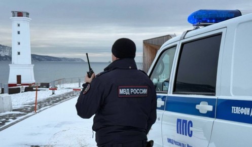 В Магадане благодаря бдительности полицейских патрульно-постовой службы поздней ночью пожарным оперативно была передана информация о возгорании