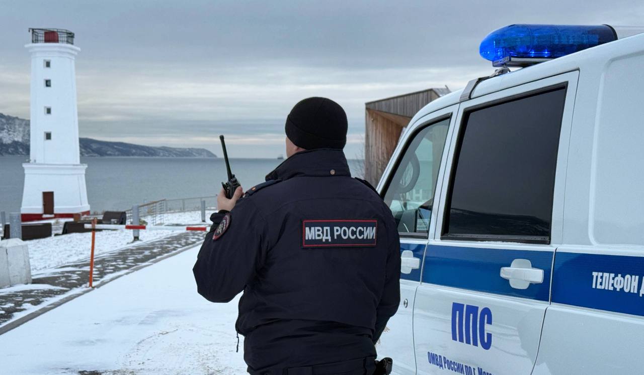 В Магадане благодаря бдительности полицейских патрульно-постовой службы поздней ночью пожарным оперативно была передана информация о возгорании