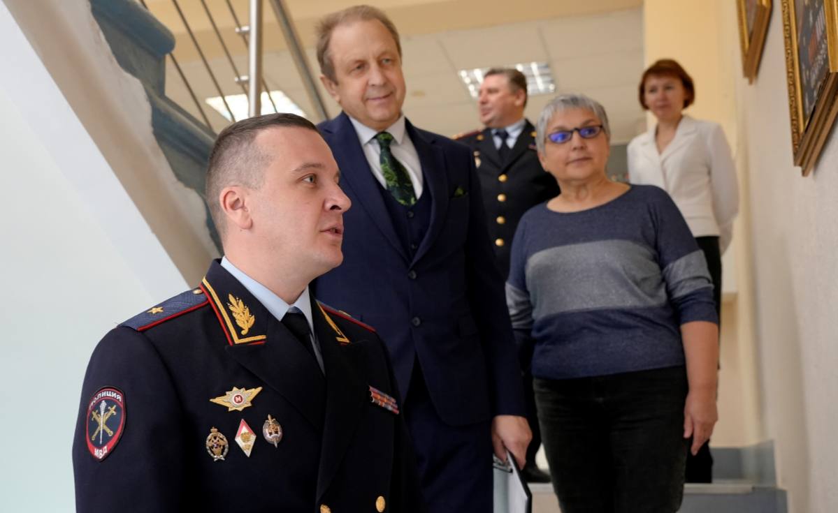 В УМВД России по Магаданской области открыта постоянная историческая экспозиция: портреты великих полководцев нашей страны В УМВД России по Магаданской области открыта постоянная историческая экспозиция: портреты великих полководцев нашей страны