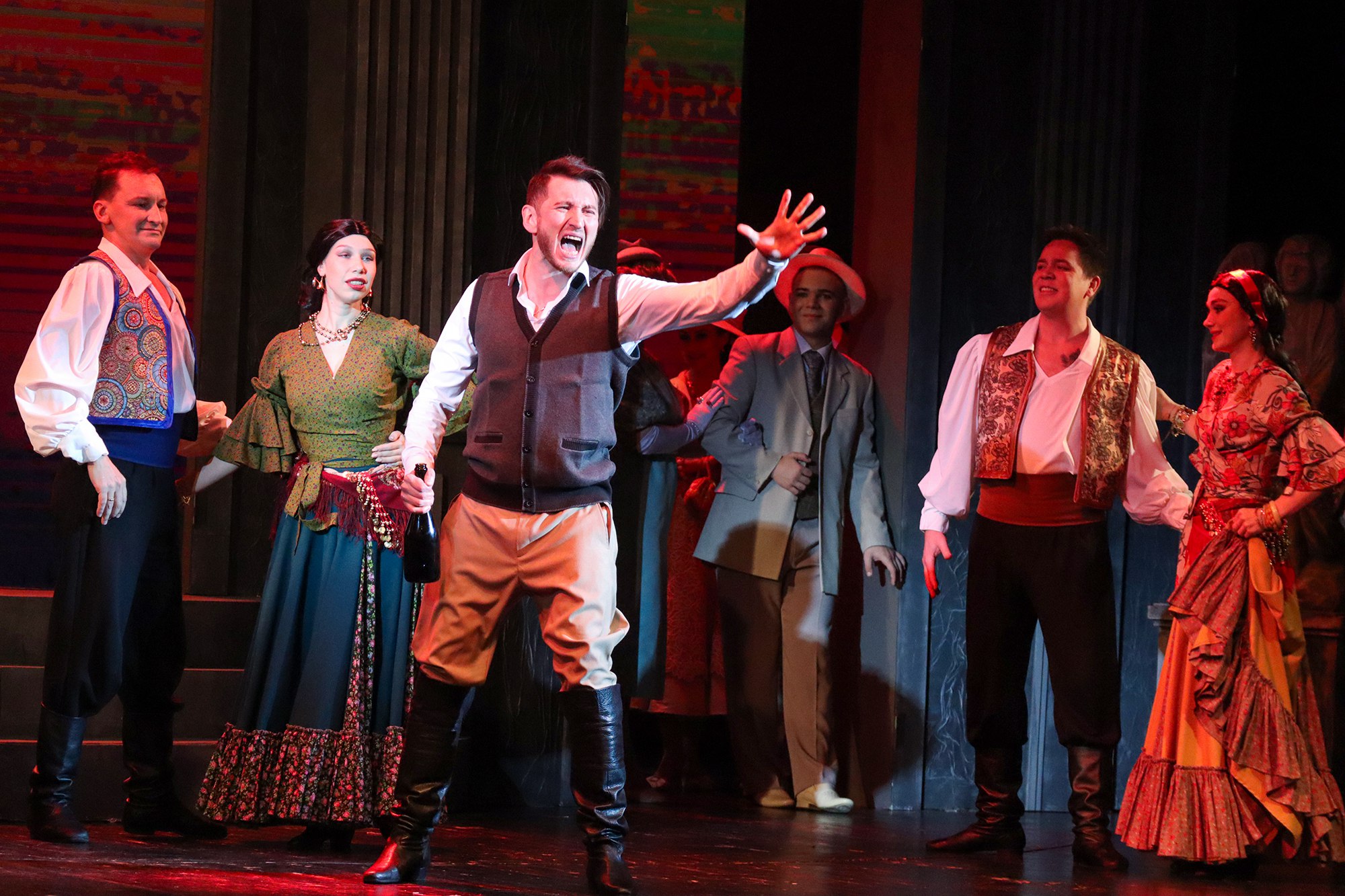 В Магаданском музыкальном и драматическом театре состоялась яркая и изысканная премьера оперетты Имре Кальмана «Марица» В Магаданском музыкальном и драматическом театре состоялась яркая и изысканная премьера оперетты Имре Кальмана «Марица»